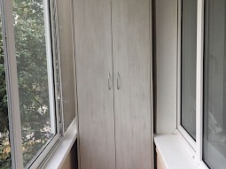 Узкий шкаф на балкон на заказ