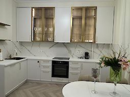 Светлая кухня на заказ